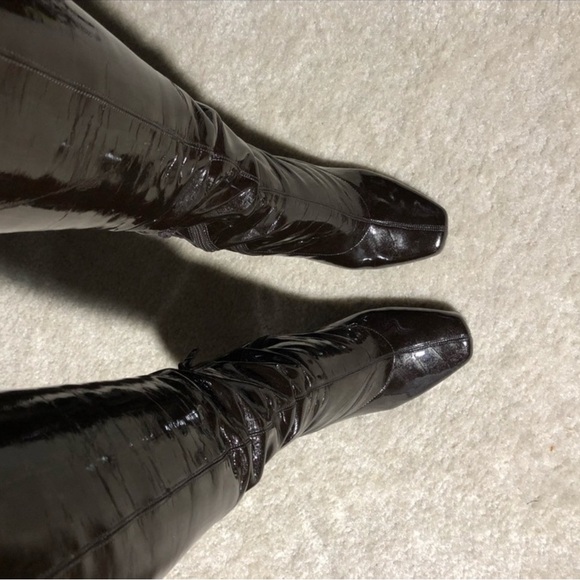 Gorgeous Wet Look Knee High Boots - Picture 4 of 8